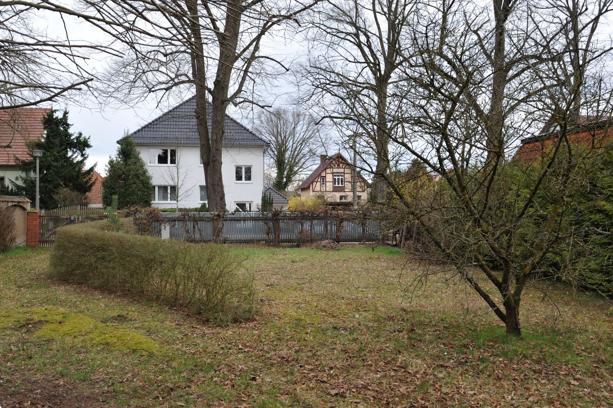 Blick zur Straßenfront
